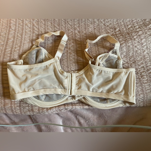 NWoT 40DDD nude and deep red lace trimmed bra - Picture 2 of 2